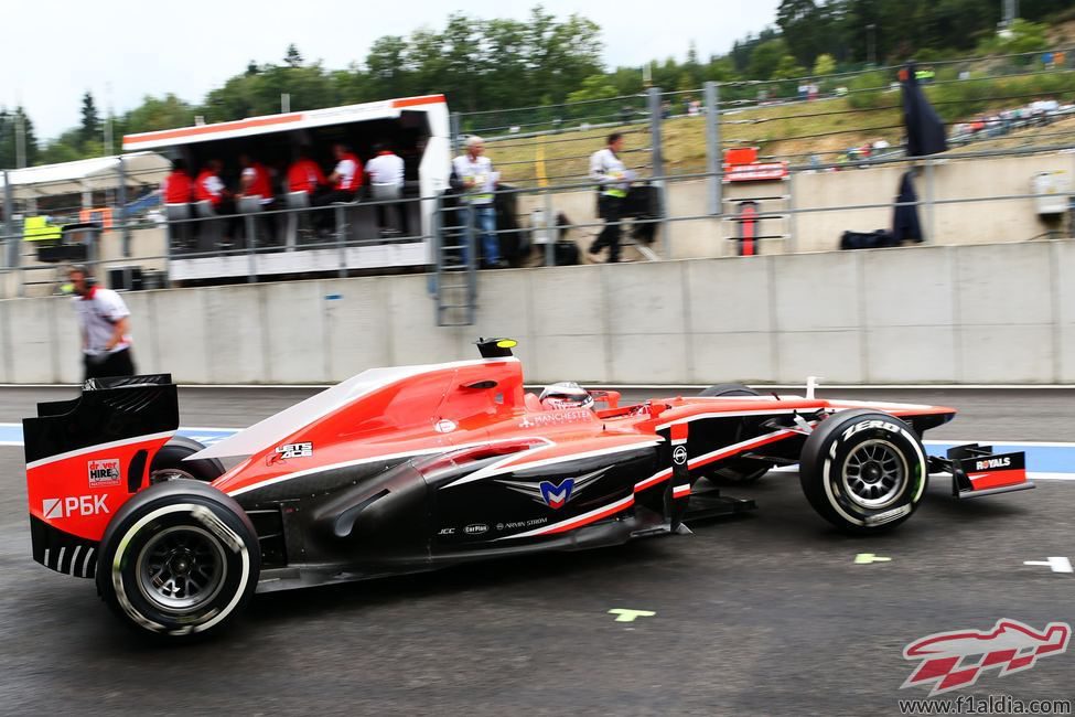 Max Chilton sale de boxes en Spa