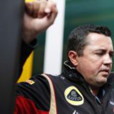 Eric Boullier, pensativo en Spa