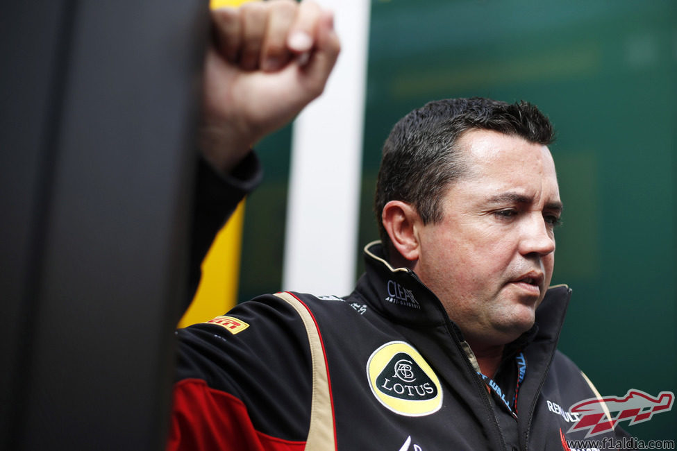 Eric Boullier, pensativo en Spa