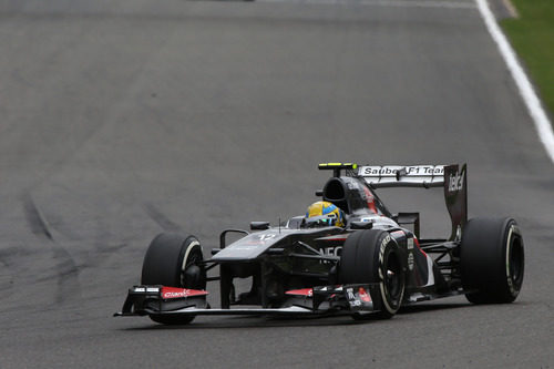 Esteban Gutiérrez rueda con los medios por el trazado de Spa