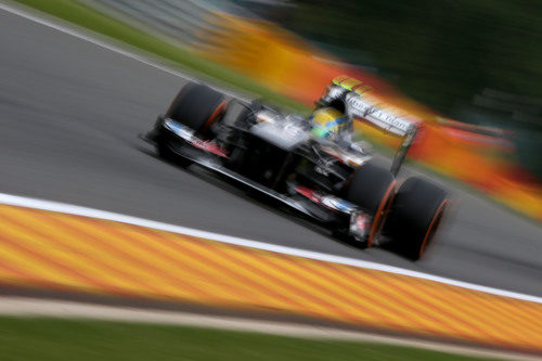 Esteban Gutiérrez alcanza gran velocidad en una de las rectas de Spa