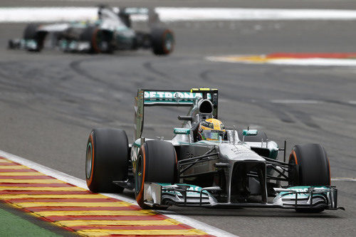 Nico Rosberg afronta una recta en Spa
