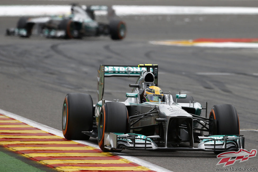 Nico Rosberg afronta una recta en Spa