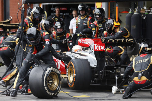 Romain Grosjean realiza su única parada en boxes de la carrera