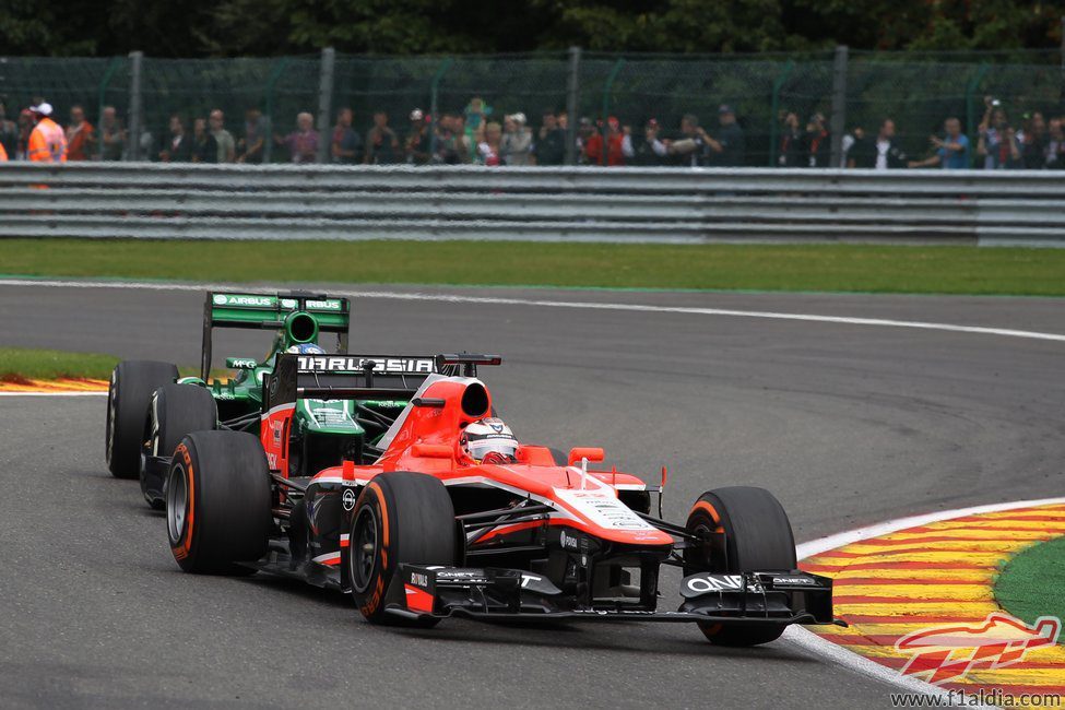 Bianchi rueda por delante de Pic
