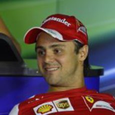 Felipe Massa, sonriente en la rueda de prensa de la FIA