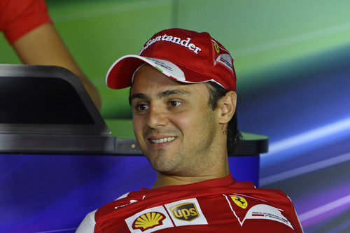 Felipe Massa, sonriente en la rueda de prensa de la FIA
