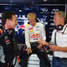 Charla amistosa entre Christian Horner, Sebastian Vettel y Helmut Marko