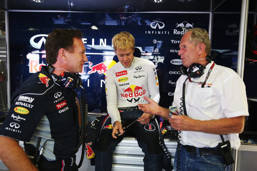 Charla amistosa entre Christian Horner, Sebastian Vettel y Helmut Marko