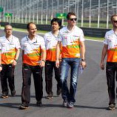 El equipo Force India da una vuelta en Monza