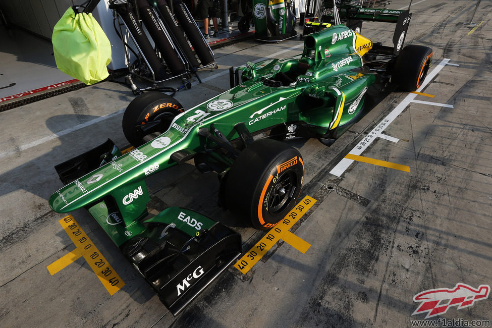 El coche de Giedo van der Garde, solitario