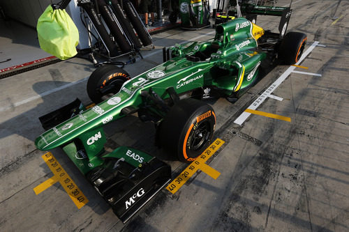 El coche de Giedo van der Garde, solitario