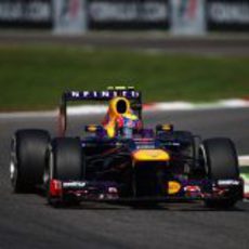 Mark Webber avanza en el trazado de Monza