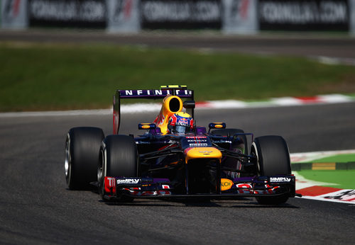 Mark Webber avanza en el trazado de Monza