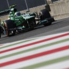 Heikki Kovalainen sale del 'pit-lane'