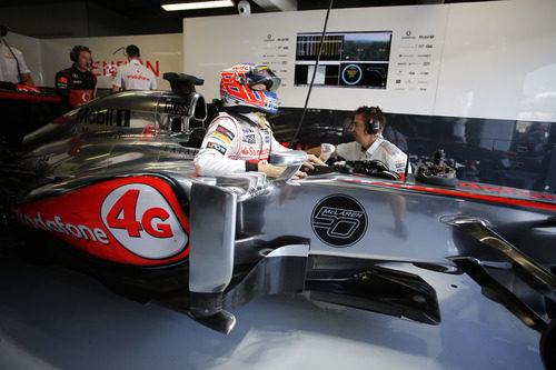 Jenson Button se mete en su MP4-28