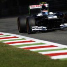 Valtteri Bottas afronta una recta en Monza