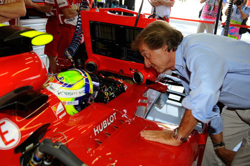 Luca di Montezemolo habla con Felipe Massa