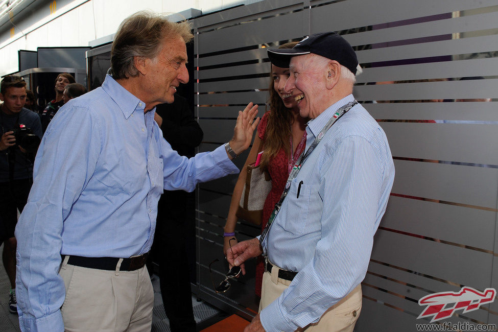 Luca di Montezemolo charla con John Surtees