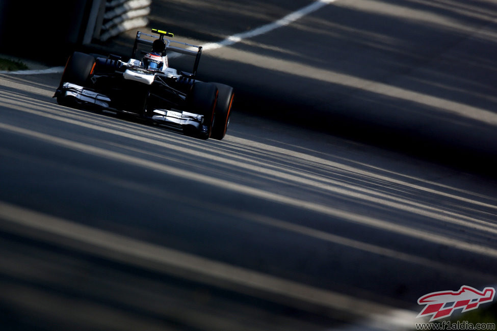 Valtteri Bottas afronta una pequeña subida en Monza