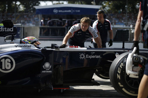 Pastor Maldonado vuelve al garaje