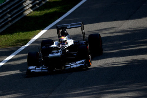 Pastor Maldonado prueba el neumático duro