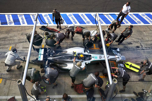 Parada para Lewis Hamilton
