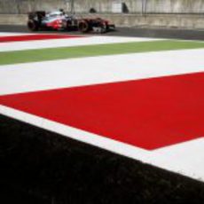 Jenson Button rueda en los Libres 3 del GP de Italia