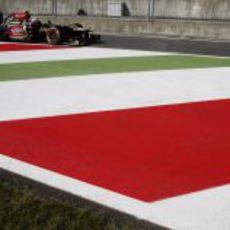 Romain Grosjean sale del 'pit-lane'