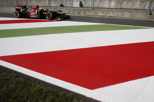Romain Grosjean sale del 'pit-lane'