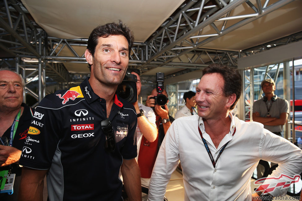 Christian Horner acompaña a su piloto