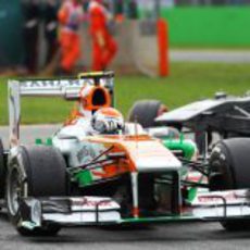 Adrian Sutil trabaja al volante del VJM06