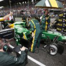 Últimos preparativos en el CT03 de van der Garde