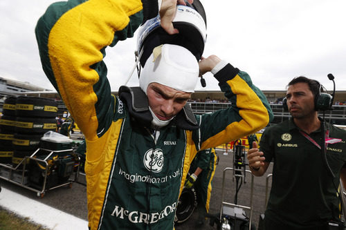 Giedo van der Garde se saca el casco