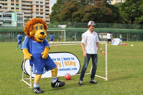 Esteban Gutiérrez se viste de futbolista