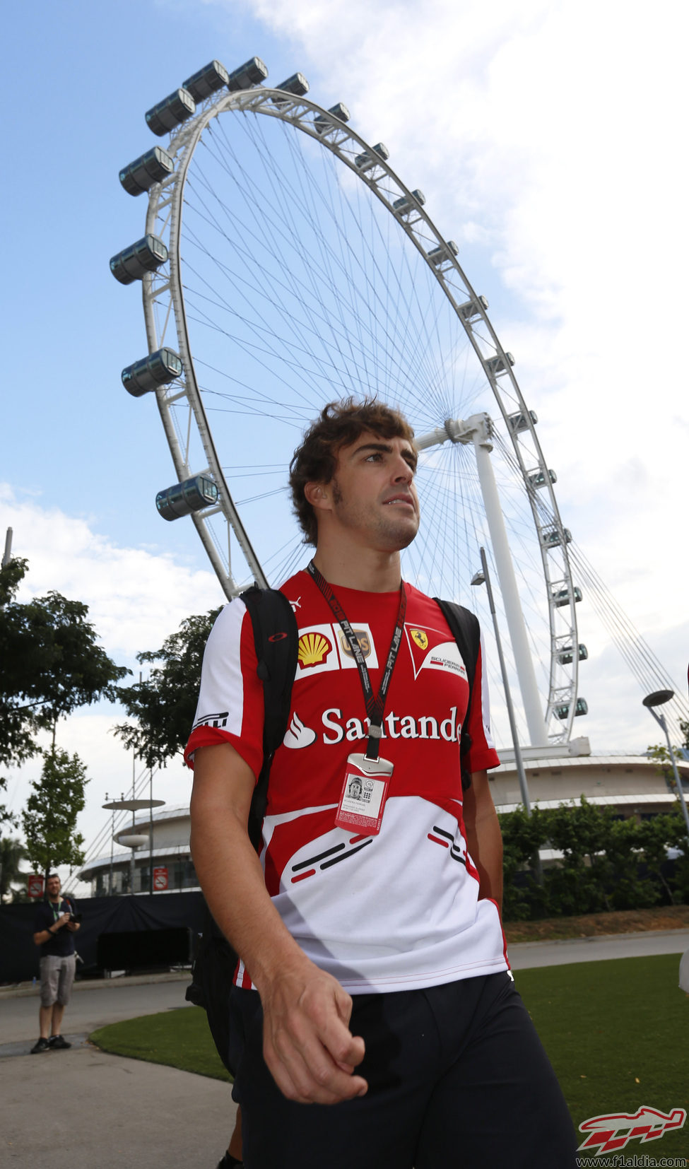 Fernando Alonso ya está en Singapur