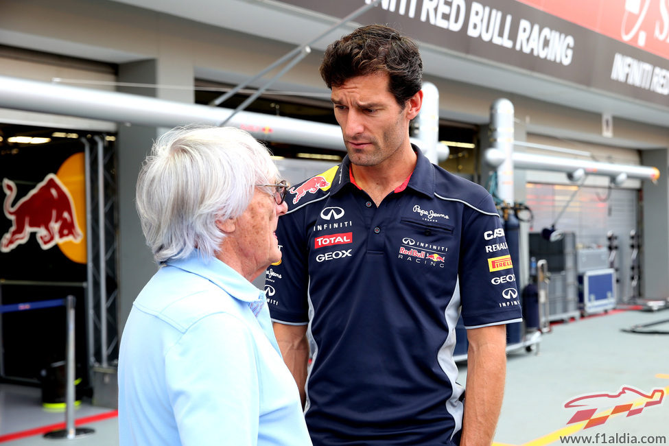 Mark Webber y Bernie Ecclestone en Singapur