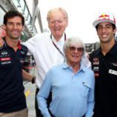 Mark Webber y Daniel Ricciardo, bien acompañados en Singapur