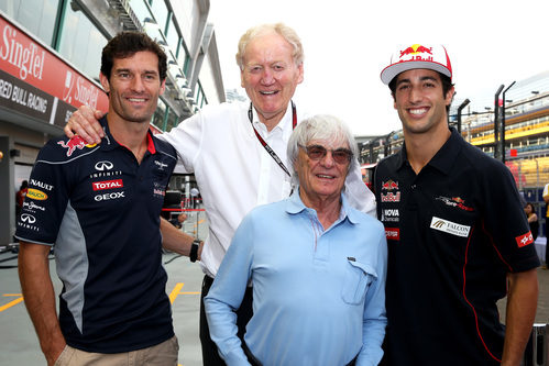 Mark Webber y Daniel Ricciardo, bien acompañados en Singapur