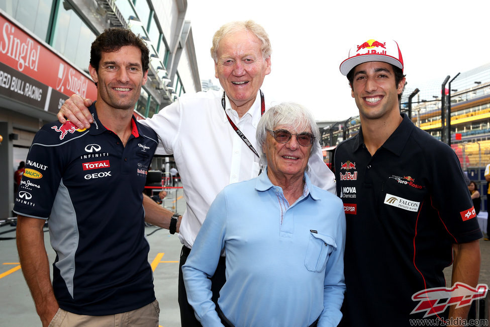 Mark Webber y Daniel Ricciardo, bien acompañados en Singapur