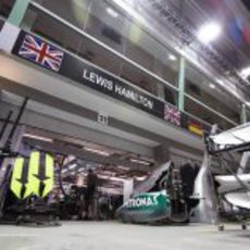 Trabajo en el garaje de Lewis Hamilton