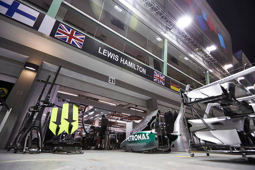Trabajo en el garaje de Lewis Hamilton