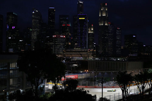 Un Caterham bajo el 'skyline' de Singapur