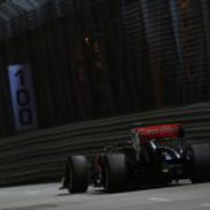 Jenson Button rueda en los Libres 2 del GP de Singapur