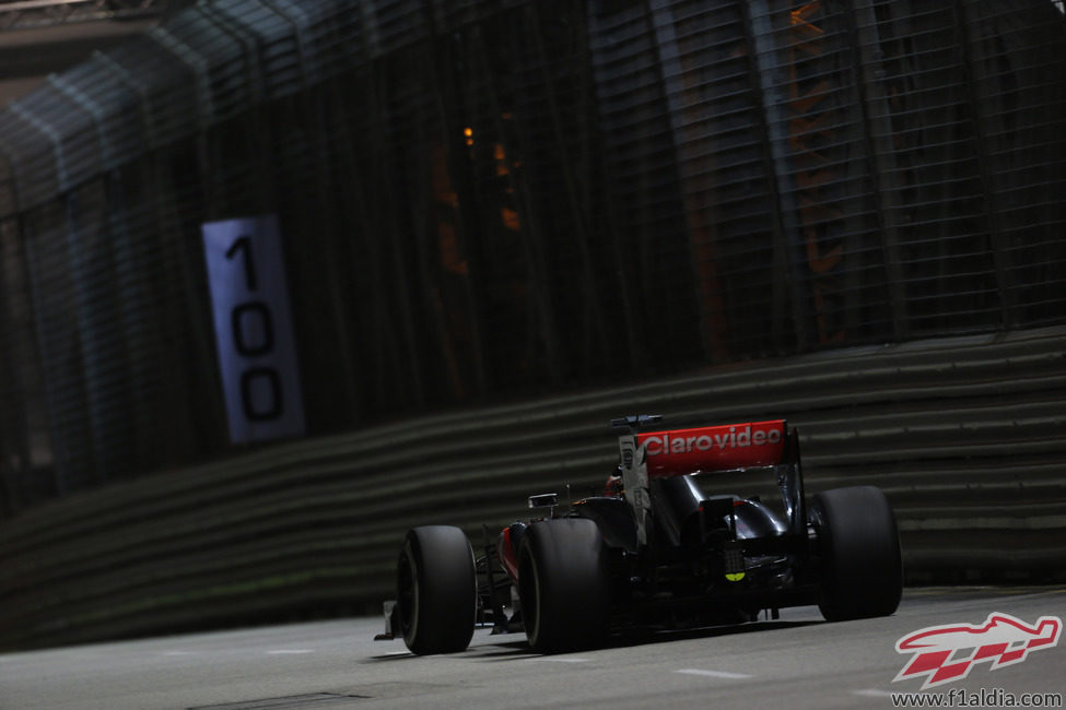 Jenson Button rueda en los Libres 2 del GP de Singapur