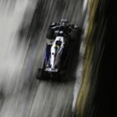 Valtteri Bottas a toda velocidad con los neumáticos medios