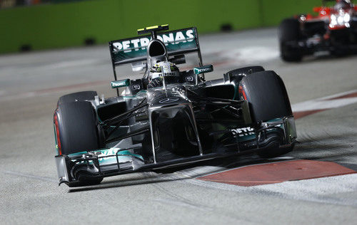 Lewis Hamilton, con superblandos, en Singapur
