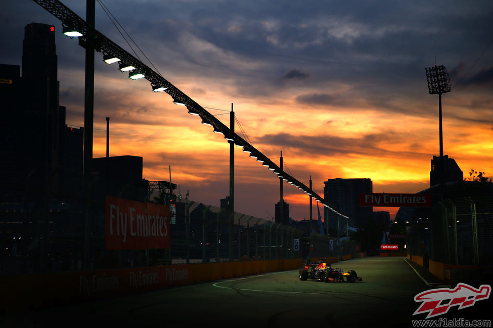 Bonito atardecer para Sebastian Vettel