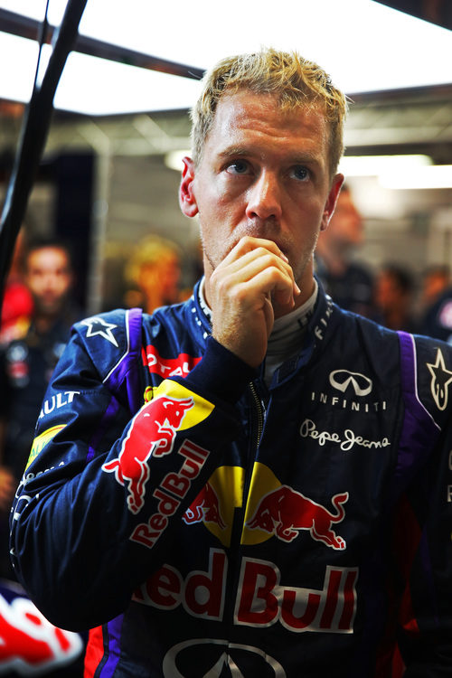 Sebastian Vettel, nervioso en el box