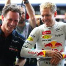 Sebastian Vettel y Christian Horner, contentos tras la pole